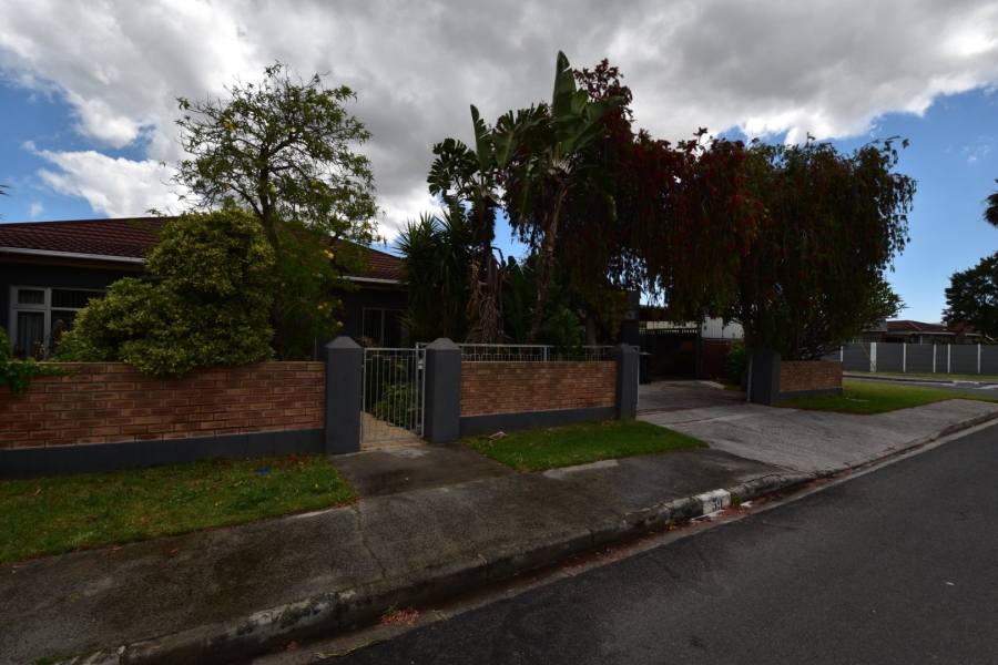 3 Bedroom Property for Sale in Parow Valley Western Cape